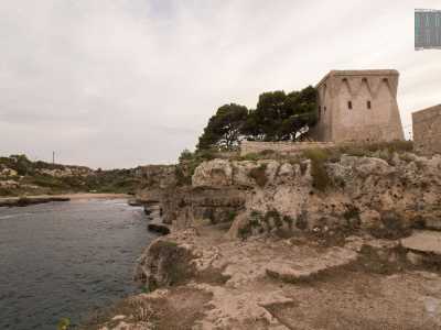 Ma siamo comunque arrivati alla fine del nostro viaggio. Davanti a noi scorgiamo infatti Torre Incina, che si affaccia su una cala frequentata da bagnanti, pescatori e sommozzatori